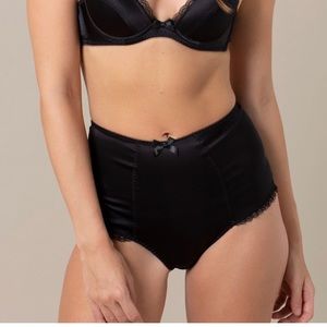 Felinda
High Waisted Brief